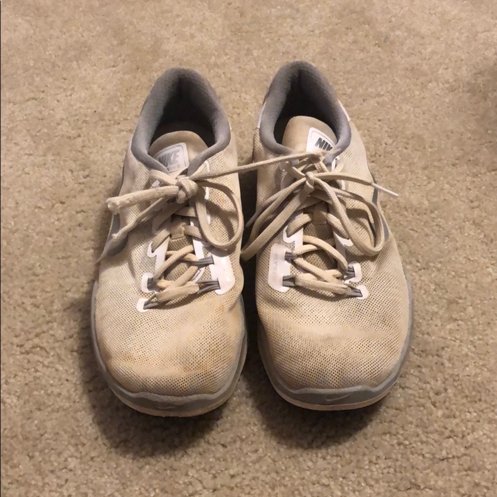 Women’s Nike Tennis Shoes Size 9.5